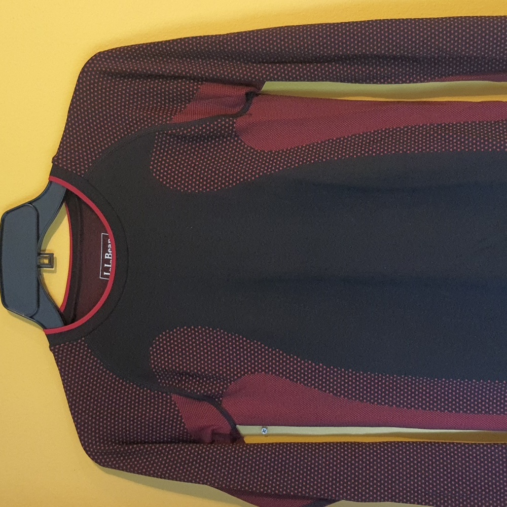 L.L.BEAN XS Womens Long Sleeve Stretchy Activewear Top Shirt Black Red